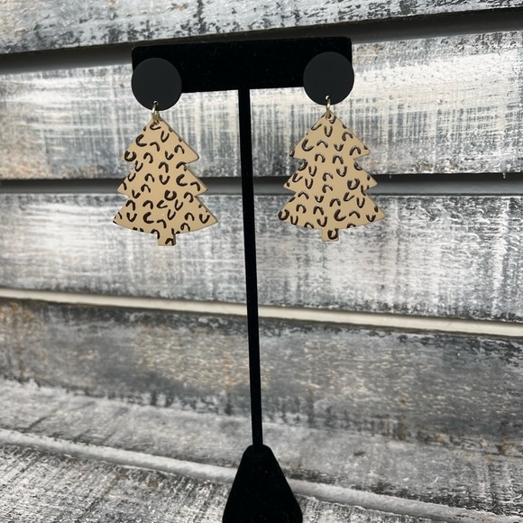 Jewelry - Leopard Tree earrings • NWT